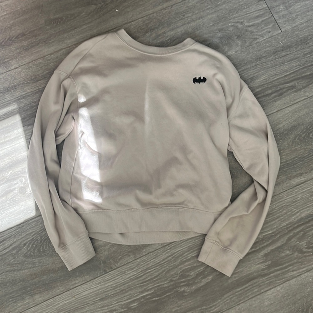 H&M Beige Batman crewneck. Size M.